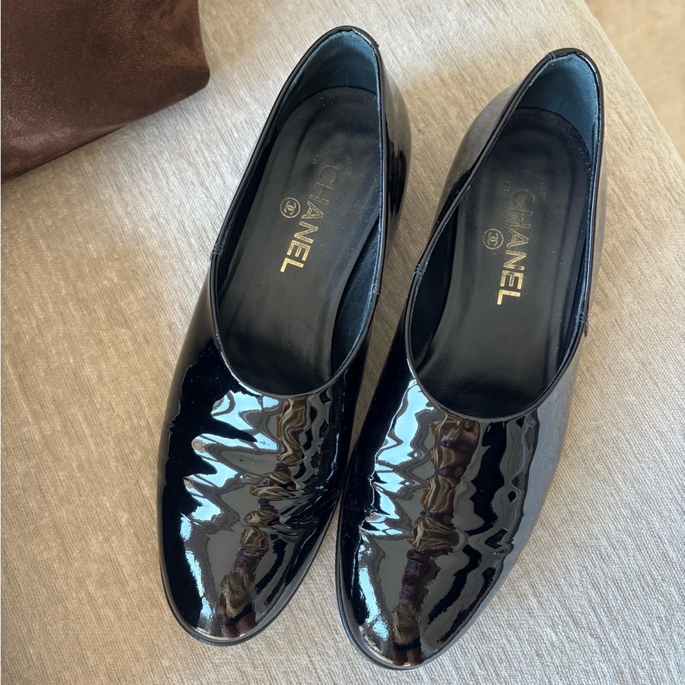 CHANEL Women's Black Patent Leather Flats